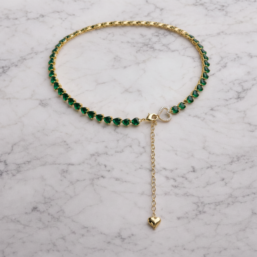 Collana verde cuori flat lay - 1:1